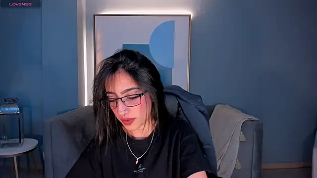 LarisaSmirnov online show from 10/28/25, 04:24