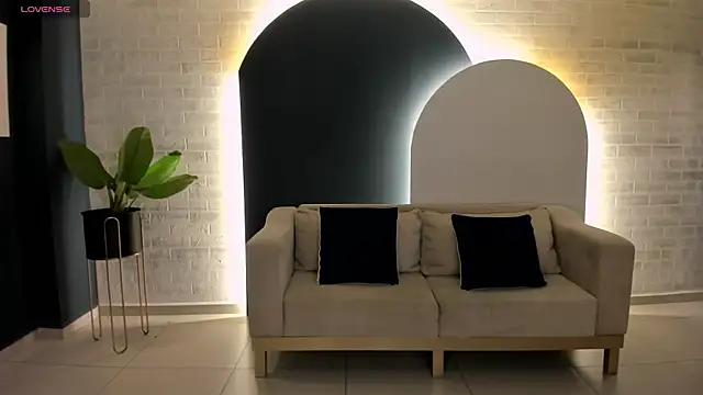 LarisaSmirnov online show from 10/31/25, 08:05