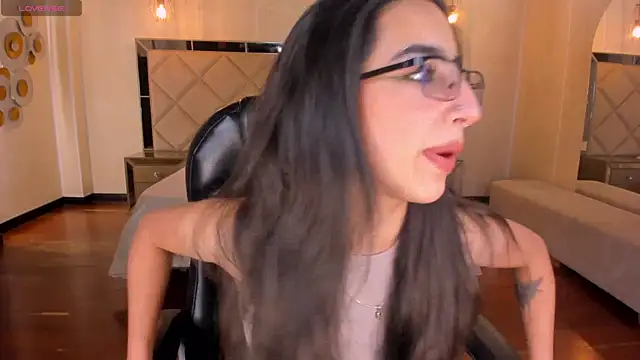 LarisaSmirnov online show from 12/17/25, 04:50