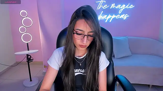 LarisaSmirnov online show from 11/18/25, 03:21