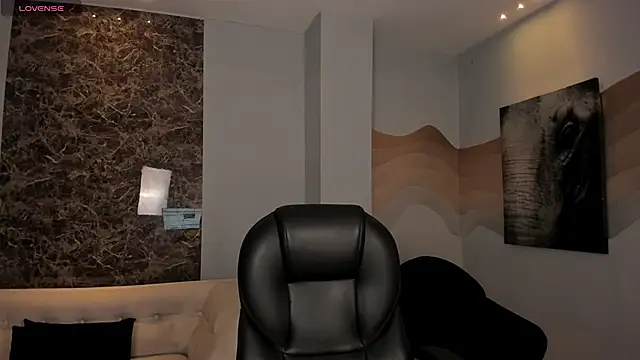 MaiaCollins online show from 11/12/25, 05:50