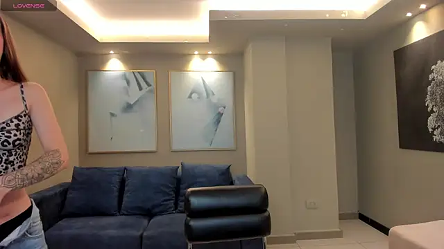 MaiaCollins online show from 12/16/25, 06:23