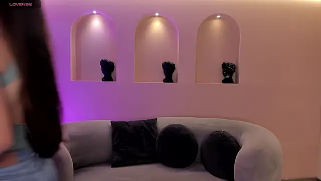 MaiaCollins online show from 12/01/25, 05:47