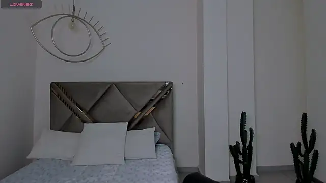 Snapshot of MaiaCollins chatting on 02/04/26, 05:41 MaiaCollins online show from 02/04/26, 05:41