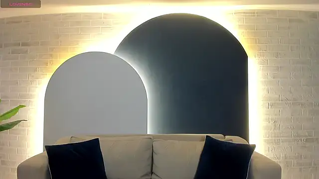 MaiaCollins online show from 12/19/25, 06:54