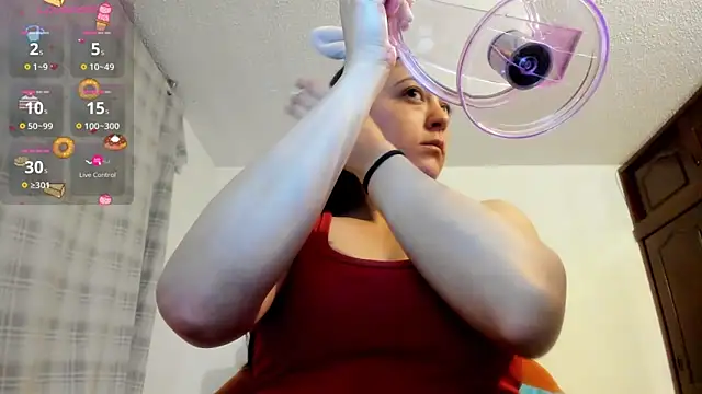 Snapshot of xx_chloesex chatting on 05/18/26, 12:33 xx chloesex online show from 05/18/26, 12:33