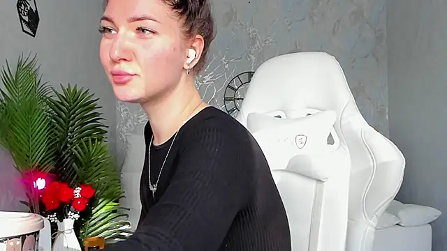 babyisperfect online show from 10/14/25, 04:02