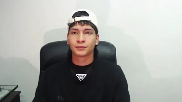 Snapshot of Jhojan_twink chatting on 03/19/25, 11:03 Jhojan twink online show from 03/19/25, 11:03