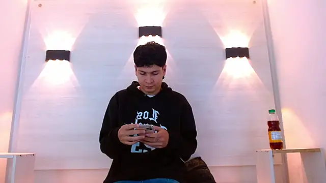 Jhojan twink online show from 12/02/25, 12:40