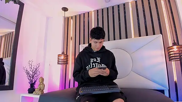 Jhojan twink online show from 11/05/25, 12:19