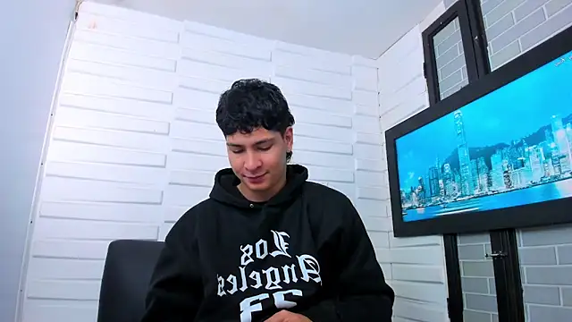 Jhojan twink online show from 11/06/25, 01:15