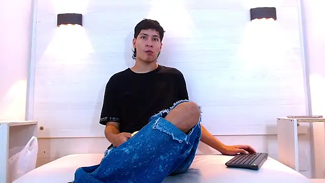 Jhojan twink online show from 11/28/25, 12:27