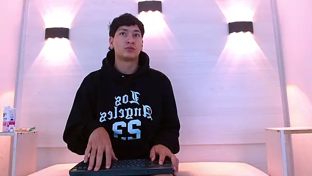 Jhojan twink online show from 12/05/25, 12:04