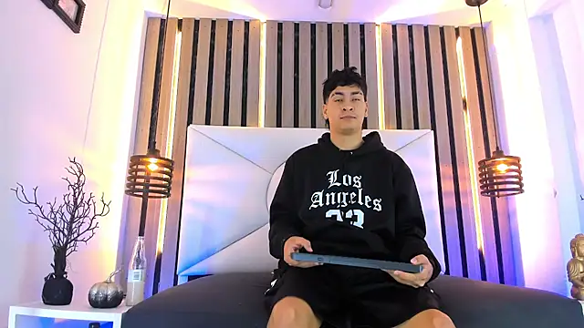 Jhojan twink online show from 10/23/25, 12:04