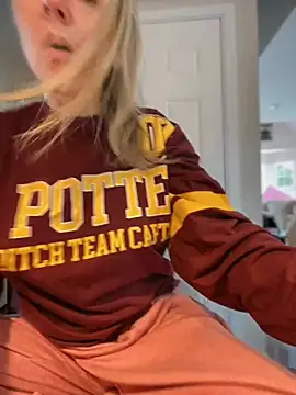 LittleMsMILF online show from 03/03/26, 05:31