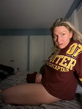 LittleMsMILF online show from 03/06/26, 04:40