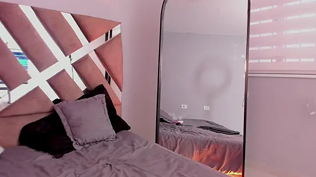 Emma bloom   online show from 03/18/25, 01:12