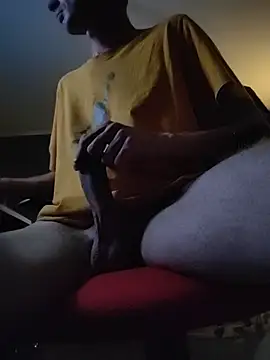 Snapshot of magicluke1 chatting on 09/30/25, 11:00 magicluke1 online show from 09/30/25, 11:00