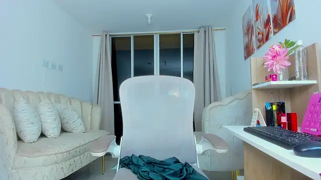 Snapshot of karol_f00x chatting on 02/20/26, 01:02 karol f00x online show from 02/20/26, 01:02