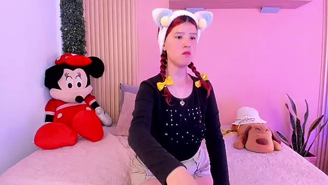 Snapshot of Sophie_joyy chatting on 09/19/25, 05:06 Sophie joyy online show from 09/19/25, 05:06