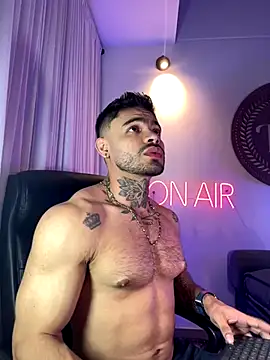 Snapshot of thiagoferrari2 chatting on 10/10/25, 04:24 thiagoferrari2 online show from 10/10/25, 04:24