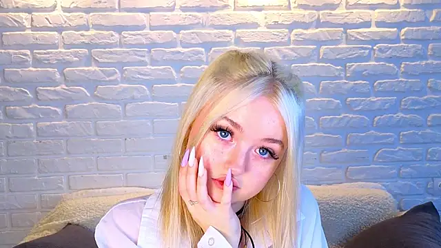 Snapshot of minigirl chatting on 03/21/25, 07:11 minigirl online show from 03/21/25, 07:11