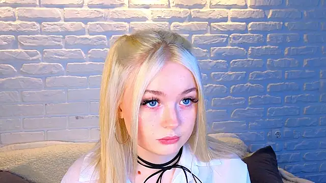 Snapshot of minigirl chatting on 03/21/25, 04:06 minigirl online show from 03/21/25, 04:06