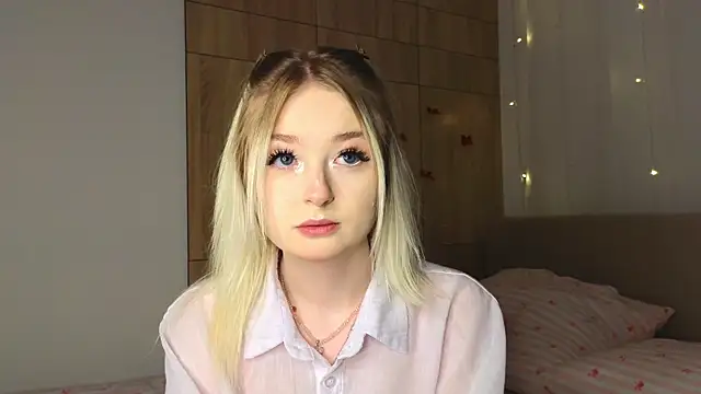 Snapshot of minigirl chatting on 02/26/26, 04:18 minigirl online show from 02/26/26, 04:18