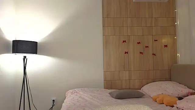 Snapshot of minigirl chatting on 02/28/26, 04:06 minigirl online show from 02/28/26, 04:06