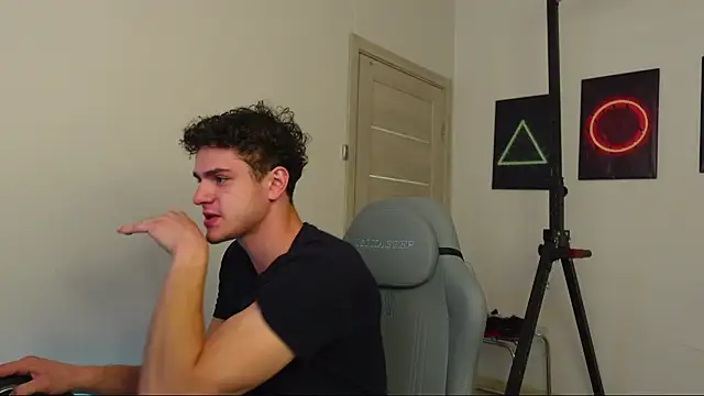 Brad Holloway online show from 10/04/25, 01:23