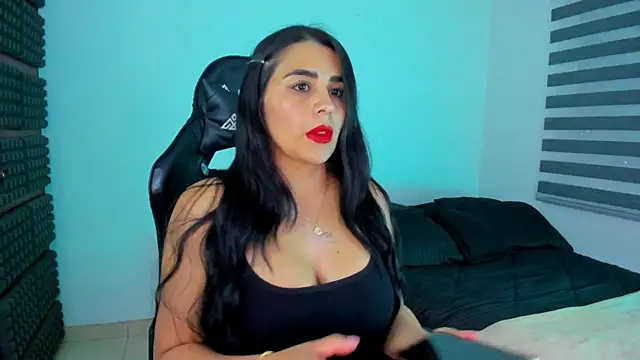 Snapshot of hannarusso chatting on 02/14/26, 12:33 hannarusso online show from 02/14/26, 12:33