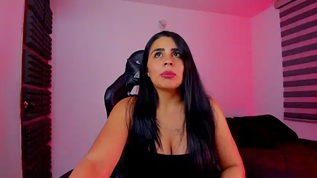 Snapshot of hannarusso chatting on 02/06/26, 11:56 hannarusso online show from 02/06/26, 11:56