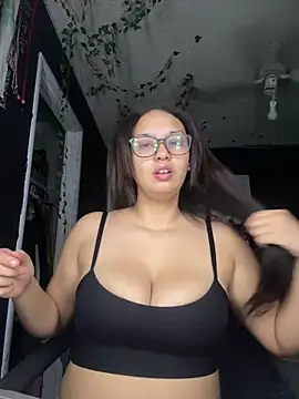 Snapshot of hoesluvcedes chatting on 05/15/26, 07:17 hoesluvcedes online show from 05/15/26, 07:17