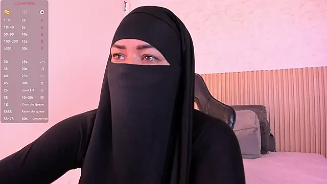 Snapshot of Layla_arabelle chatting on 07/14/26, 08:37 Layla arabelle online show from 07/14/26, 08:37