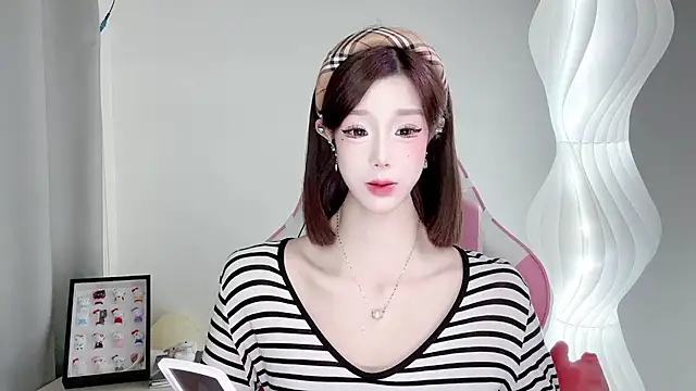 Snapshot of Gogo-888 chatting on 11/30/25, 11:22 Gogo-888 online show from 11/30/25, 11:22