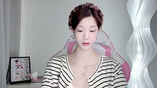 Snapshot of Gogo-888 chatting on 12/17/25, 09:25 Gogo-888 online show from 12/17/25, 09:25