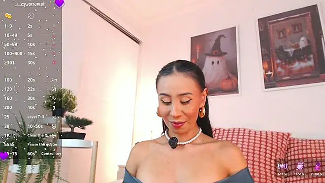 Valen ross  online show from 11/28/25, 12:33