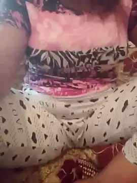 Snapshot of Maya-Moon chatting on 10/11/25, 05:03 Maya-Moon online show from 10/11/25, 05:03