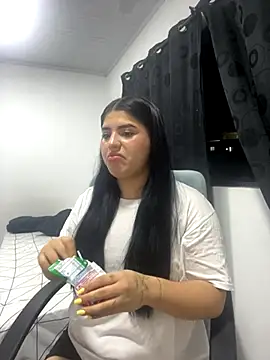 pareja curiosa19 online show from 12/05/25, 01:05