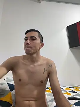 pareja curiosa19 online show from 10/14/25, 01:06