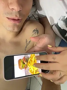 pareja curiosa19 online show from 10/10/25, 02:23