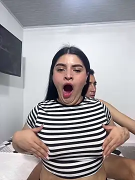 pareja curiosa19 online show from 10/31/25, 12:18