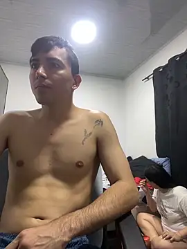 pareja curiosa19 online show from 12/15/25, 12:05