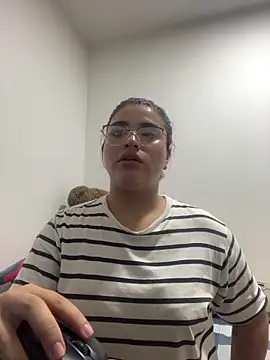 pareja curiosa19 online show from 04/01/26, 02:24