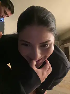 pareja curiosa19 online show from 05/04/26, 11:51