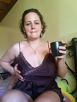 Snapshot of emiliemilf chatting on 06/18/26, 08:36 emiliemilf online show from 06/18/26, 08:36