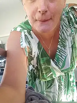 emiliemilf online show from 04/23/26, 06:42