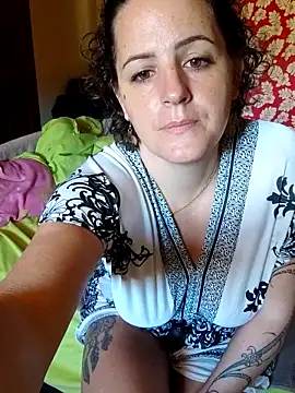 Snapshot of emiliemilf chatting on 06/14/26, 08:10 emiliemilf online show from 06/14/26, 08:10