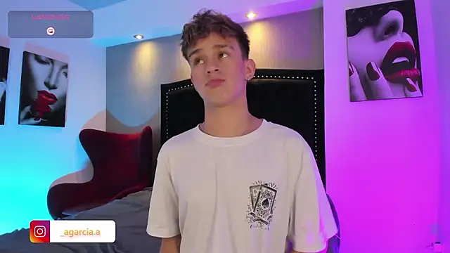 LiamWildx20 online show from 03/19/26, 04:12