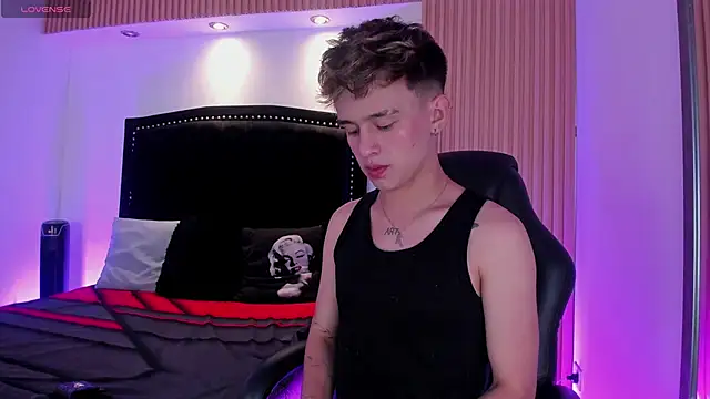 LiamWildx20 online show from 04/25/26, 04:26